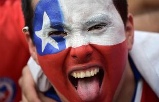 Torcedores de Chile e Espanha acompanham o jogo entre suas Selees, pelo Grupo B da Copa do Mundo, no Maracan