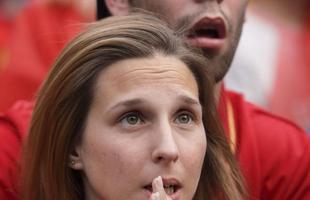 Imagens da torcida espanhola em Madrid assistindo ao duelo contra o Chile