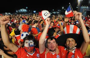 Multido se rene em Copacabana para acompanhar Espanha x Chile