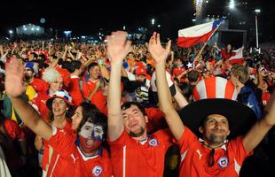 Multido se rene em Copacabana para acompanhar Espanha x Chile