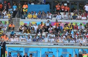 Diego Maradona assiste ao jogo da Argentina no Gigante da Pampulha