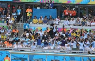 Diego Maradona assiste ao jogo da Argentina no Gigante da Pampulha