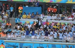 Diego Maradona assiste ao jogo da Argentina no Gigante da Pampulha