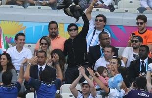 Diego Maradona assiste ao jogo da Argentina no Gigante da Pampulha