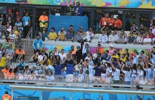 Diego Maradona assiste ao jogo da Argentina no Gigante da Pampulha