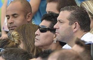 Diego Maradona assiste ao jogo da Argentina no Gigante da Pampulha