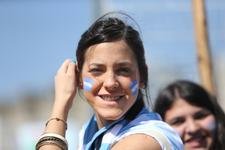 Torcedoras argentinas e iranianas embelezam o Est�dio do Mineir�o neste s�bado