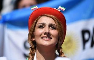 Belas mulheres assistem ao confronto entre Argentina e Ir�, pelo Grupo G da Copa do Mundo