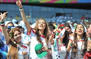 Belas mulheres assistem ao confronto entre Argentina e Ir�, pelo Grupo G da Copa do Mundo