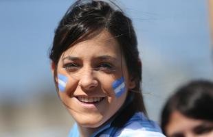 Belas mulheres assistem ao confronto entre Argentina e Ir�, pelo Grupo G da Copa do Mundo
