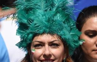 Belas mulheres assistem ao confronto entre Argentina e Ir�, pelo Grupo G da Copa do Mundo