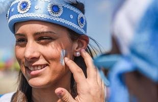 Belas mulheres assistem ao confronto entre Argentina e Ir�, pelo Grupo G da Copa do Mundo