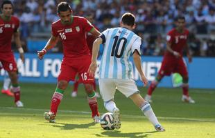 Lionel Messi marca belo gol aos 45 minutos do segundo tempo e garante vitria da Argentina contra Ir, no Mineiro, por 1 a 0