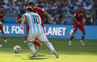 Lionel Messi marca belo gol aos 45 minutos do segundo tempo e garante vitria da Argentina contra Ir, no Mineiro, por 1 a 0