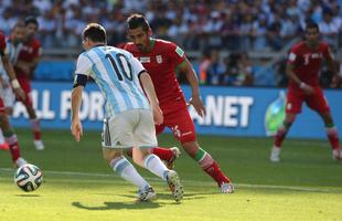 Lionel Messi marca belo gol aos 45 minutos do segundo tempo e garante vitria da Argentina contra Ir, no Mineiro, por 1 a 0