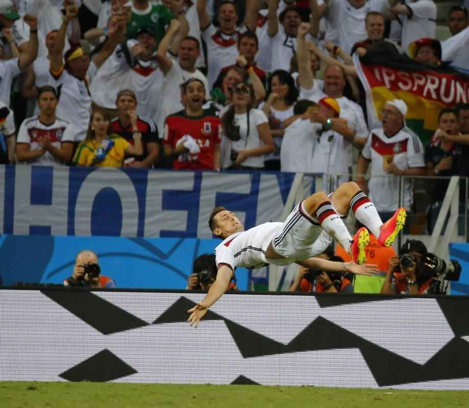 Klose marca contra Gana e alcana recorde de Ronaldo