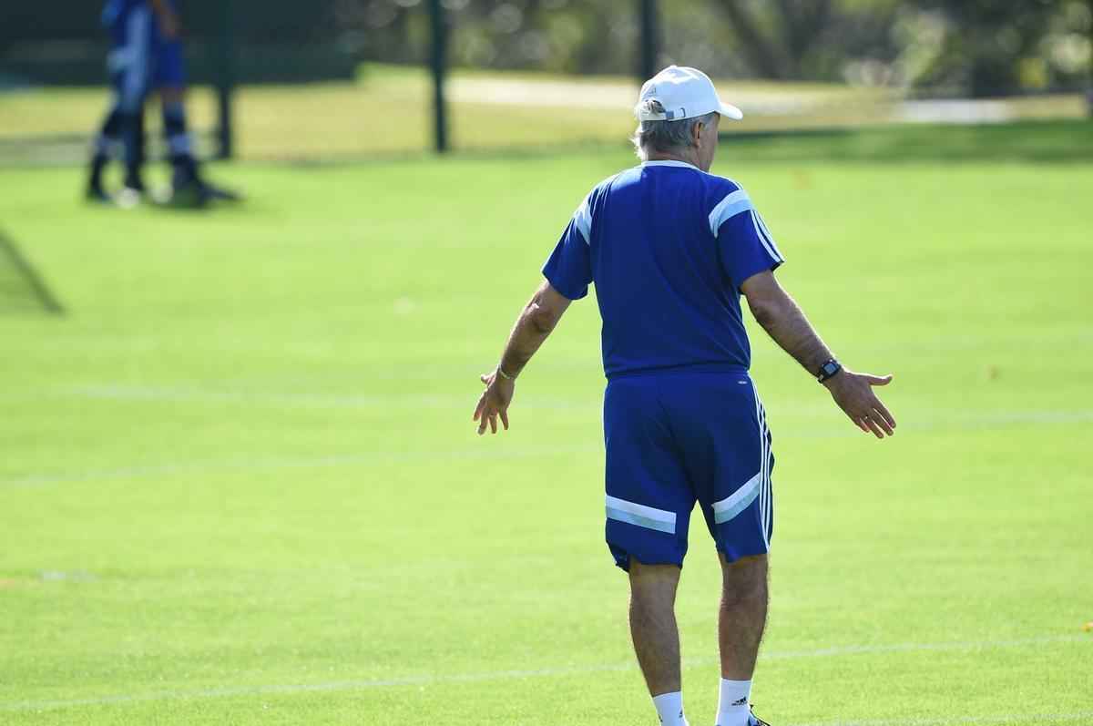 Treinador Alejandro Sabella comandou treinamento para os jogadores reservas