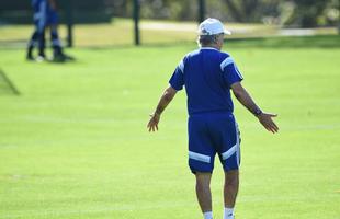 Treinador Alejandro Sabella comandou treinamento para os jogadores reservas