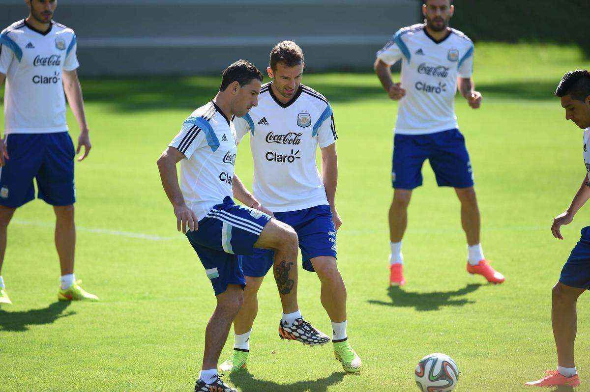 Treinador Alejandro Sabella comandou treinamento para os jogadores reservas