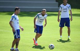 Treinador Alejandro Sabella comandou treinamento para os jogadores reservas