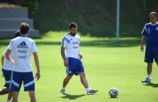 Treinador Alejandro Sabella comandou treinamento para os jogadores reservas