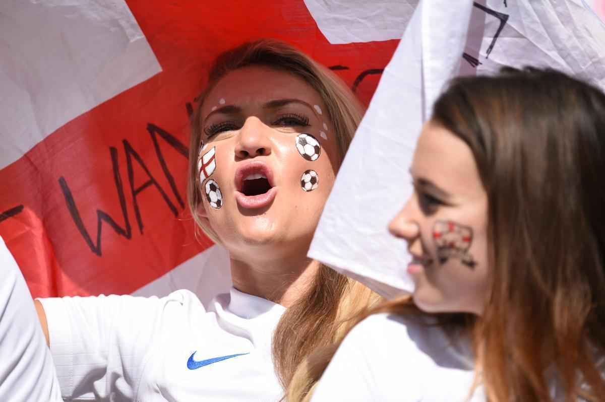 Imagens de torcedores no Mineiro na partida pelo Grupo D da Copa entre Costa Rica e Inglaterra