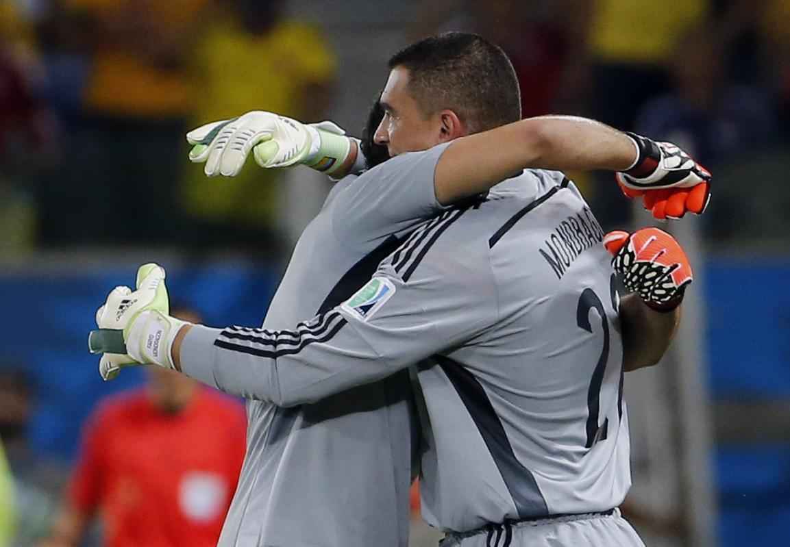 Goleiro colombiano Mondragn substituiu David Ospina aos 38 minutos do segundo tempo e, diante do Japo, tornou-se o jogador mais velho a disputar uma partida de Copa do Mundo