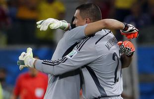 Goleiro colombiano Mondragn substituiu David Ospina aos 38 minutos do segundo tempo e, diante do Japo, tornou-se o jogador mais velho a disputar uma partida de Copa do Mundo