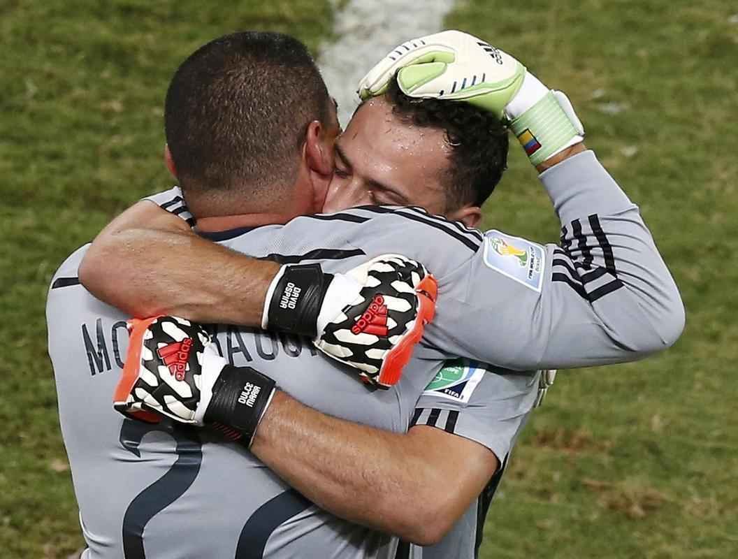 Goleiro colombiano Mondragn substituiu David Ospina aos 38 minutos do segundo tempo e, diante do Japo, tornou-se o jogador mais velho a disputar uma partida de Copa do Mundo