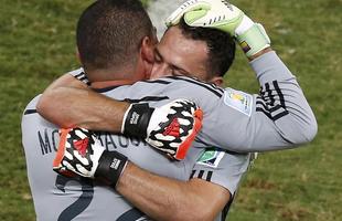 Goleiro colombiano Mondragn substituiu David Ospina aos 38 minutos do segundo tempo e, diante do Japo, tornou-se o jogador mais velho a disputar uma partida de Copa do Mundo