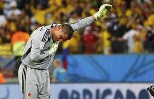 Goleiro colombiano Mondragn substituiu David Ospina aos 38 minutos do segundo tempo e, diante do Japo, tornou-se o jogador mais velho a disputar uma partida de Copa do Mundo