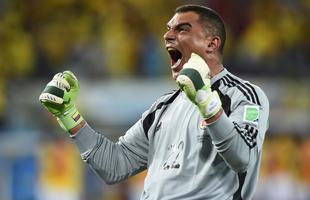 Goleiro colombiano Mondragn substituiu David Ospina aos 38 minutos do segundo tempo e, diante do Japo, tornou-se o jogador mais velho a disputar uma partida de Copa do Mundo