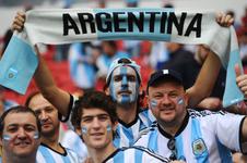 Milhares de argentinos coloriram o Beira-Rio, em Porto Alegre, no jogo contra a Nigria