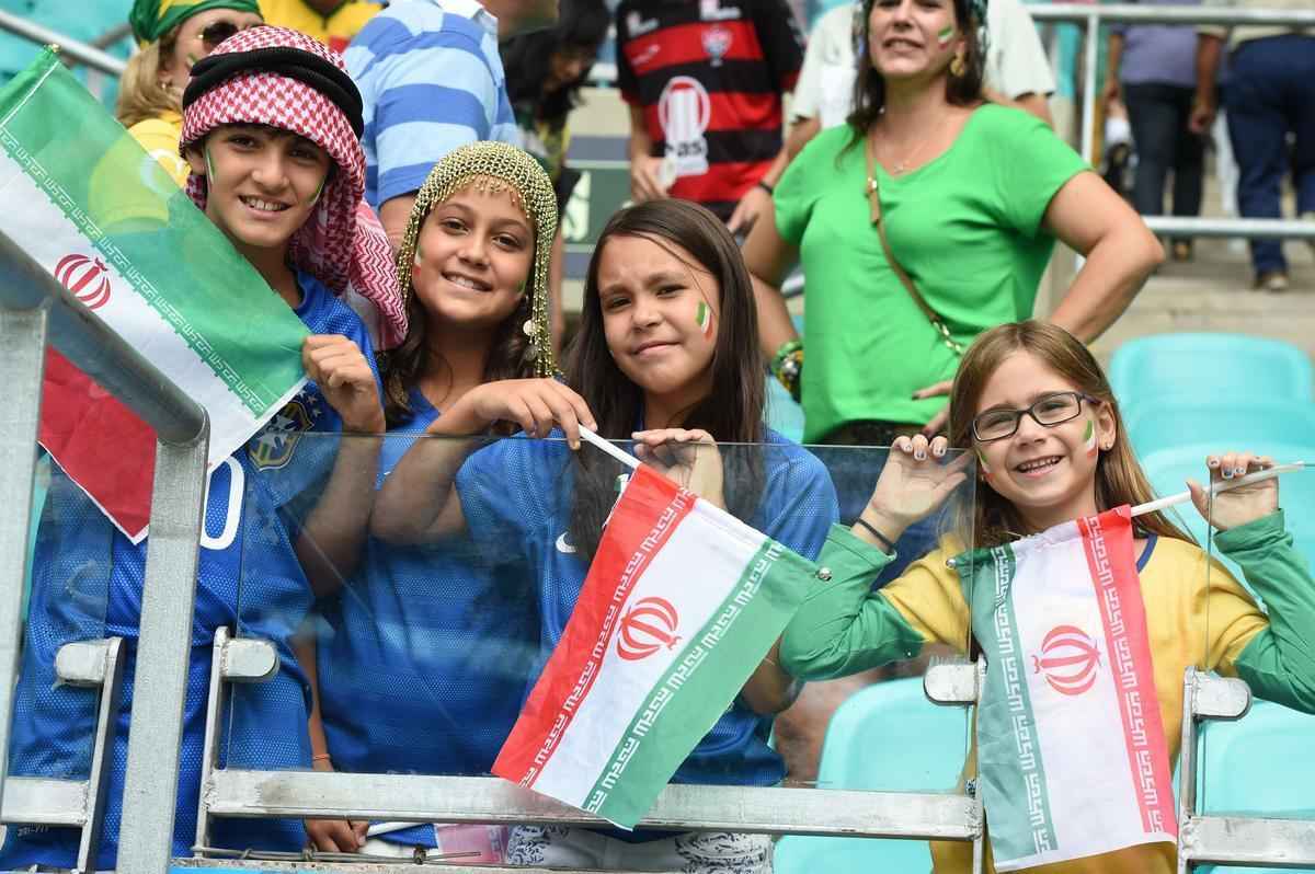 Fotos da torcida que acompanha o jogo entre Bsnia Herzegvina e Ir