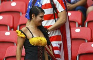 Fotos: torcidas de Estados Unidos e Alemanha na Arena Pernambuco