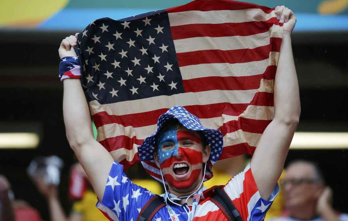 Fotos: torcidas de Estados Unidos e Alemanha na Arena Pernambuco