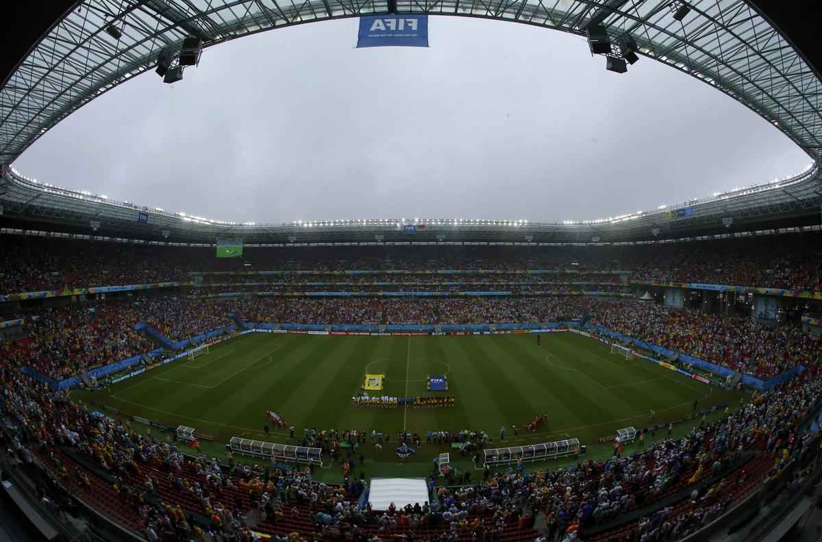 Fotos: torcidas de Estados Unidos e Alemanha na Arena Pernambuco