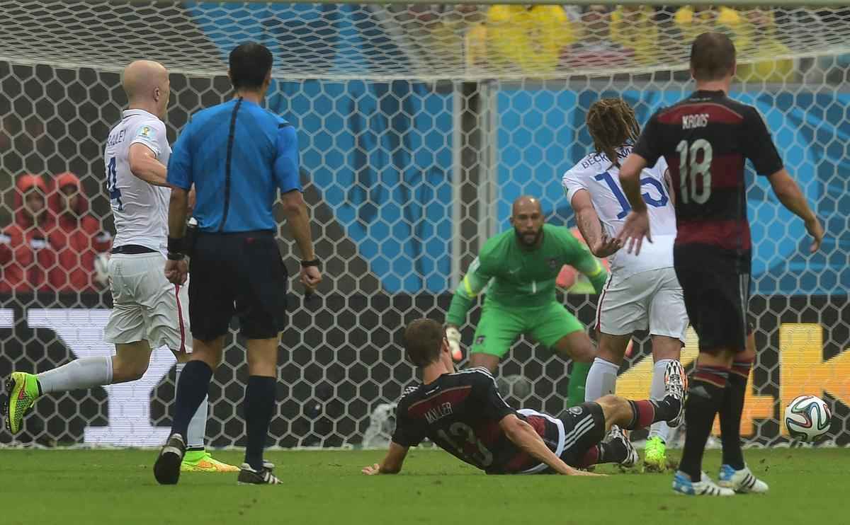 Imagens do duelo entre Estados Unidos e Alemanha na Arena Pernambuco, no Recife, pelo Grupo G