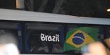 Recepcionada por festa de torcedores, Seleo Brasileira chegou a hotel em Belo Horizonte na noite desta quinta-feira