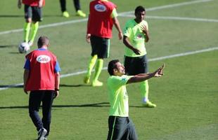 Jogadores da Seleo Brasileira fizeram a primeira atividade na capital mineira; Brasil e Chile se enfrentam pelas oitavas de final da copa do Mundo