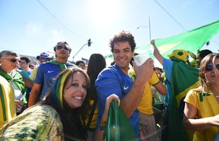 Torcedores brasileiros e chilenos na chegada ao Mineiro para duelo das oitavas de final