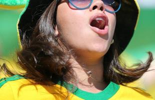 Torcidas de Brasil e Chile colorem o Mineiro no duelo entre as selees nas oitavas de final