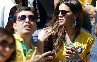 Bruna Marquezine e outras personalidades acompanham o jogo entre Brasil e Chile, no Mineiro