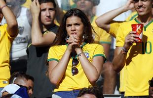 Bruna Marquezine e outras personalidades acompanham o jogo entre Brasil e Chile, no Mineiro
