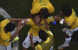 Imagens de todos os ngulos do gol brasileiro de David Luiz contra o Chile; gol foi contra, mas acabou creditado para o defensor