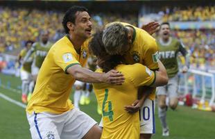 Imagens de todos os ngulos do gol brasileiro de David Luiz contra o Chile; gol foi contra, mas acabou creditado para o defensor