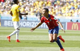 Imagens do gol de Alexis Snchez, do Chile, sobre o Brasil no Mineiro 