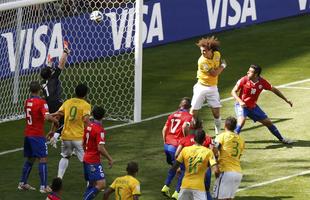 Imagens do gol de Alexis Snchez, do Chile, sobre o Brasil no Mineiro 