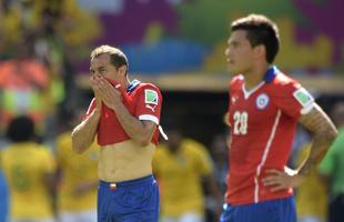 Imagens do gol de Alexis Snchez, do Chile, sobre o Brasil