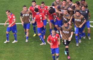 Imagens do gol de Alexis Snchez, do Chile, sobre o Brasil